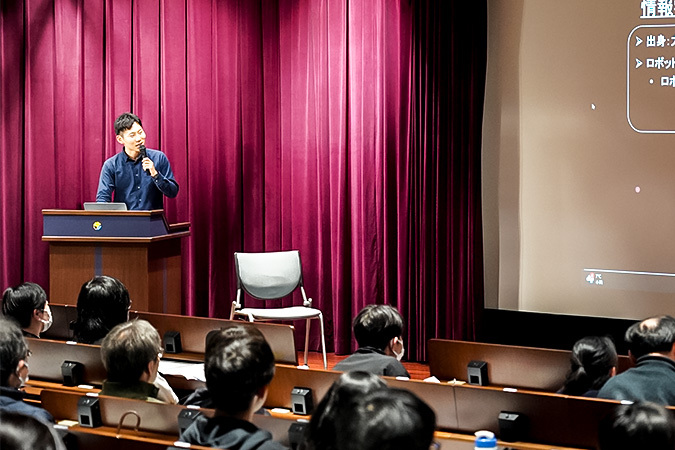岩田副研究科長(数理情報学専攻 教授)